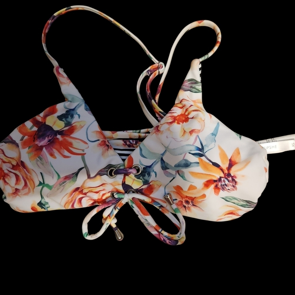 Cupshe Reversible B&W Stripes/Floral Bikini Top - Multicolor